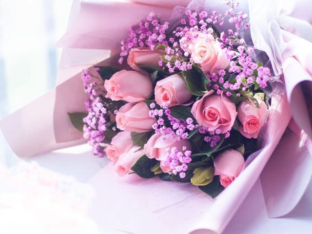 ピンク色の花の花束